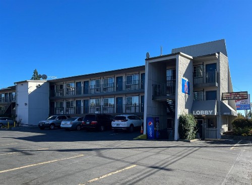 Econo Lodge Portland - I-205 - image 14