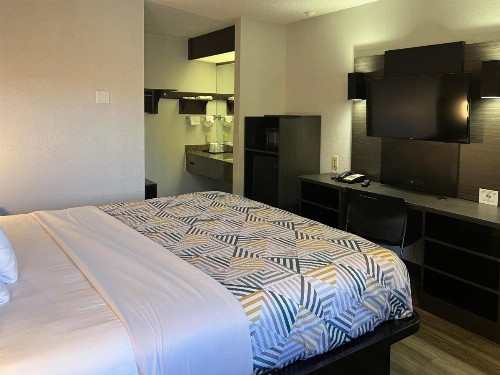 Econo Lodge Portland - I-205 - image 15
