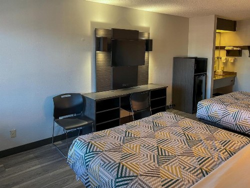 Econo Lodge Portland - I-205 - image 22