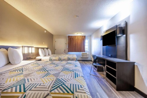 Econo Lodge Portland - I-205 - image 25