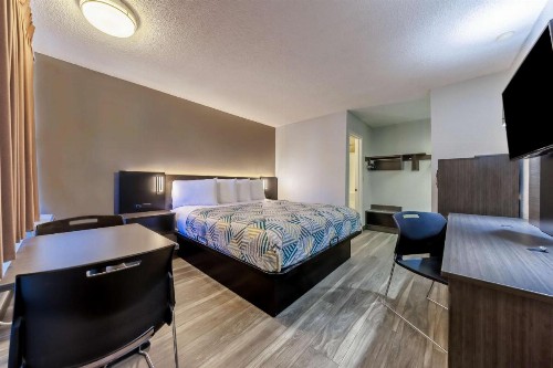 Econo Lodge Portland - I-205 - image 26