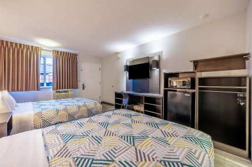 Econo Lodge Portland - I-205 - image 28