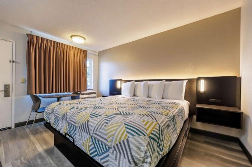 Econo Lodge Portland - I-205 - image 30