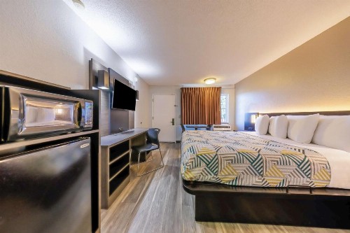 Econo Lodge Portland - I-205 - image 36