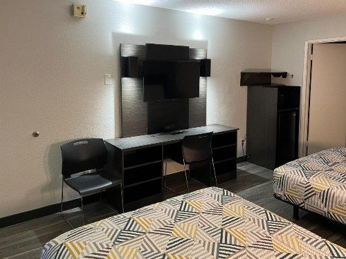 Econo Lodge Portland - I-205 - image 8