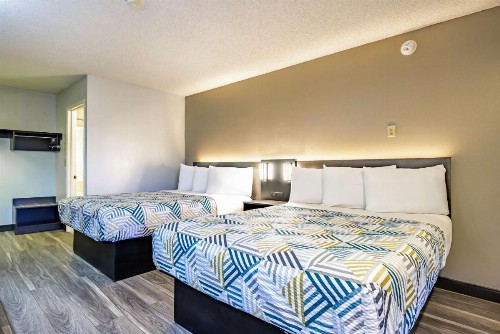 Econo Lodge Portland - I-205 - image 9