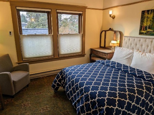 Bluebird Guesthouse - image 32