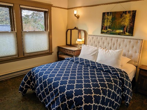 Bluebird Guesthouse - image 33