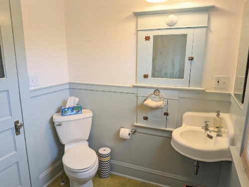 Bluebird Guesthouse - image 40