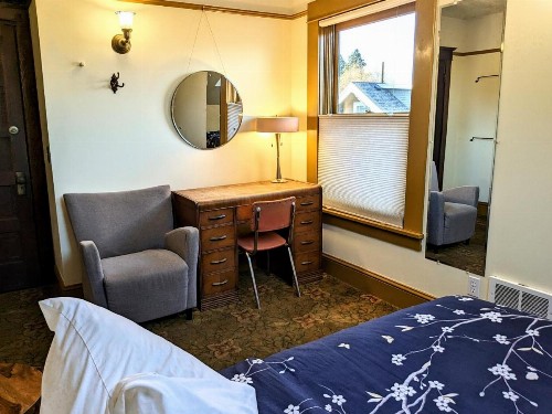 Bluebird Guesthouse - image 42