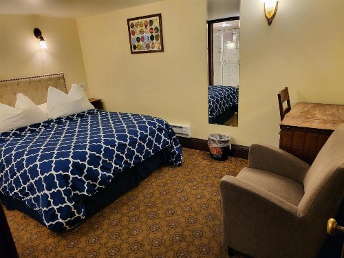 Bluebird Guesthouse - image 45