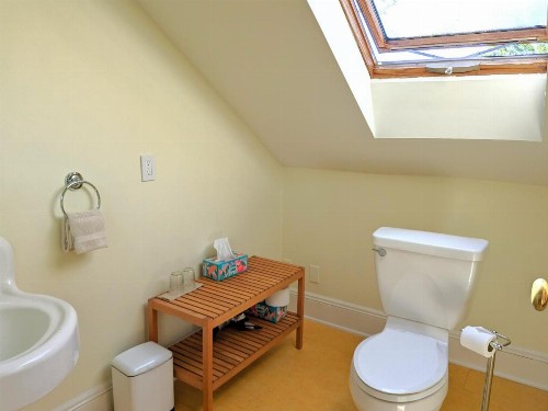 Bluebird Guesthouse - image 49