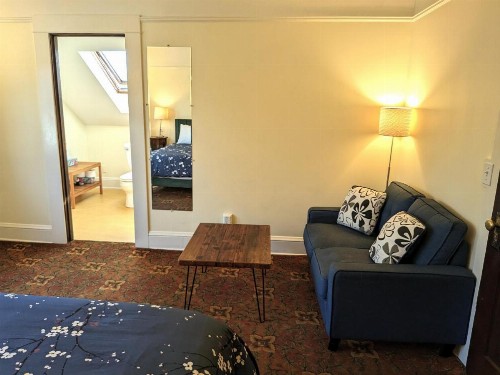 Bluebird Guesthouse - image 50