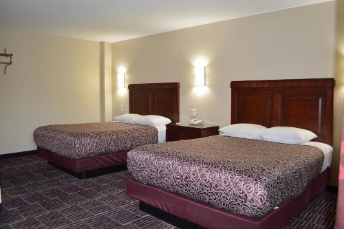 Economy Inn - image 1
