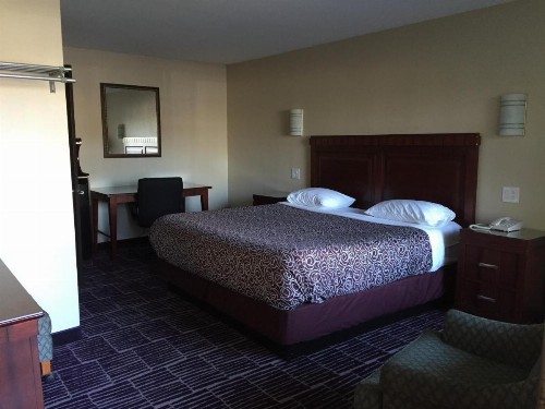 Economy Inn - image 10
