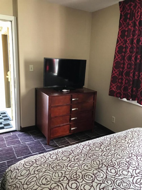 Economy Inn - image 12