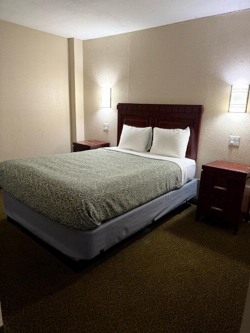 Economy Inn - image 16