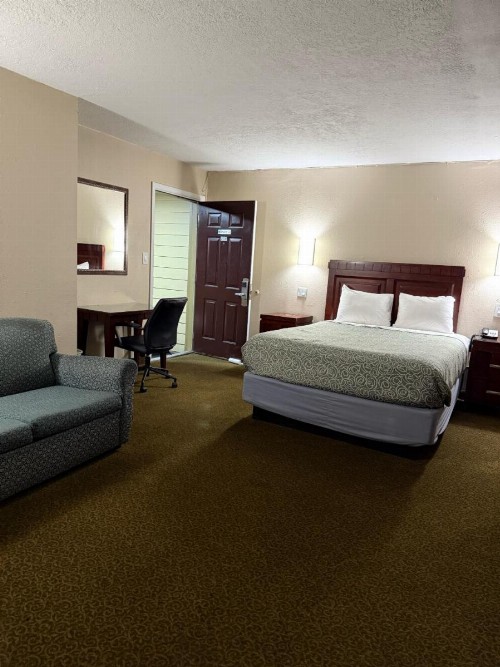 Economy Inn - image 18