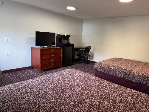 Economy Inn - image 22