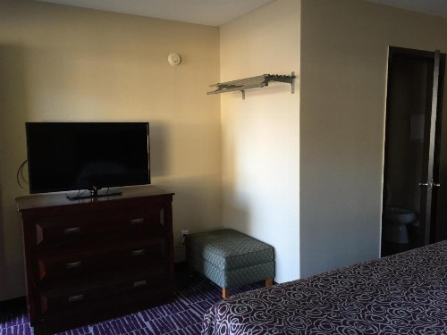 Economy Inn - image 4