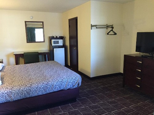 Economy Inn - image 5