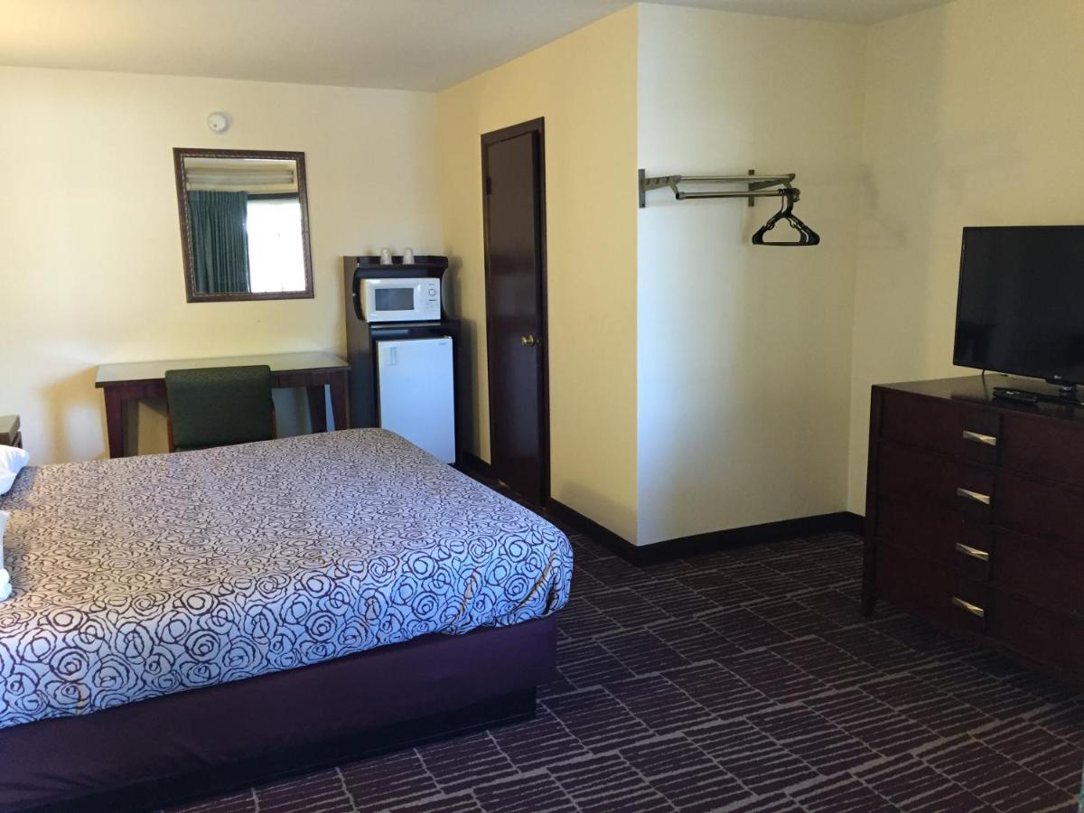 Economy Inn - image 5