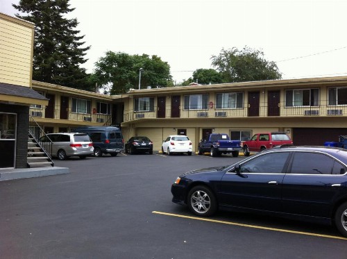 Economy Inn - image 7