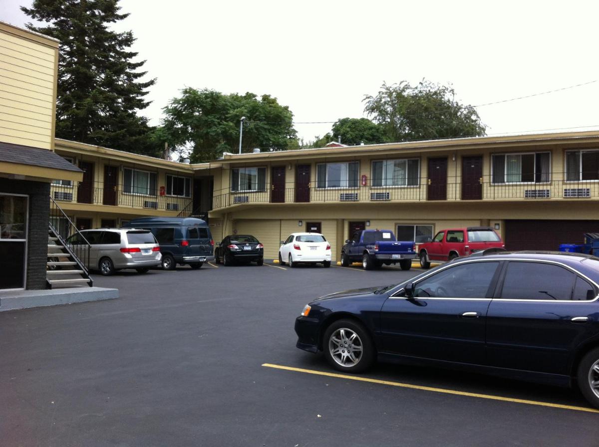 Economy Inn - image 7