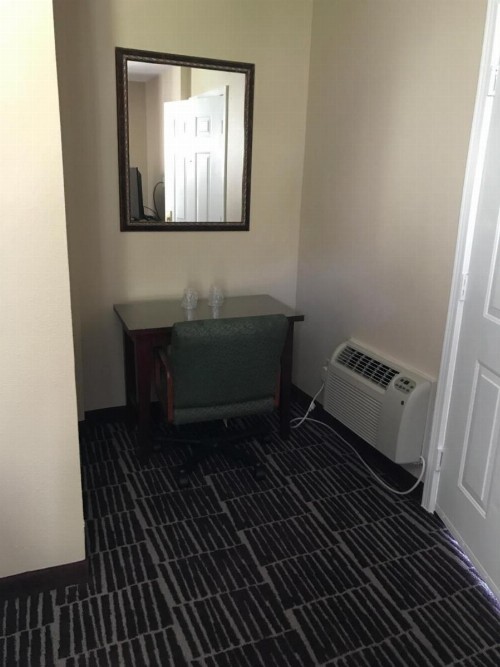 Economy Inn - image 8