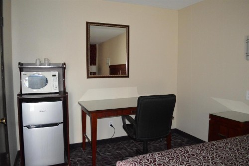 Economy Inn - image 9