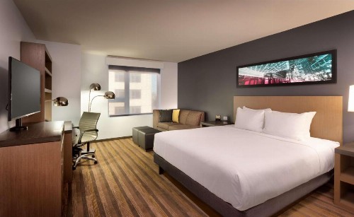Hyatt House Portland / Downtown - image 4