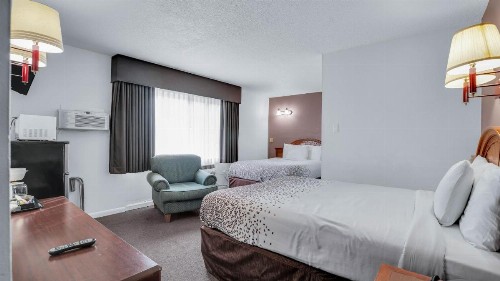 Viking Motel - image 10