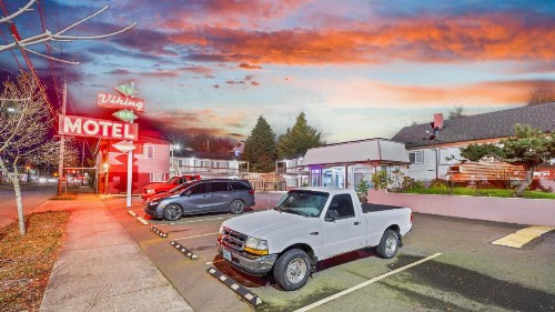Viking Motel - image 16