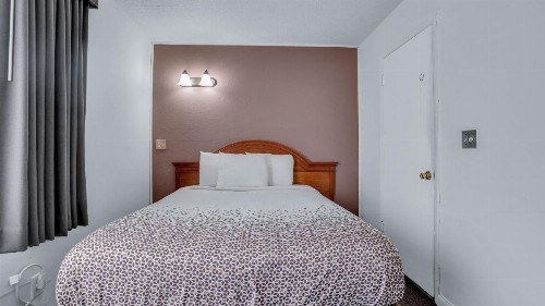 Viking Motel - image 24