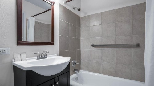 Viking Motel - image 26
