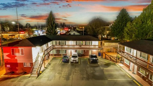 Viking Motel - image 38