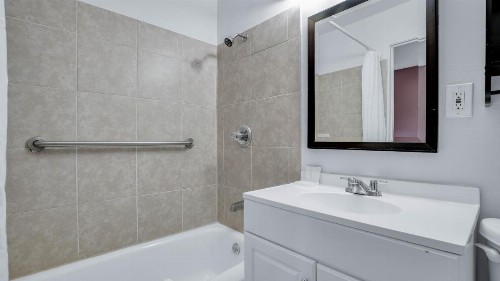 Viking Motel - image 39