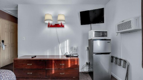 Viking Motel - image 5