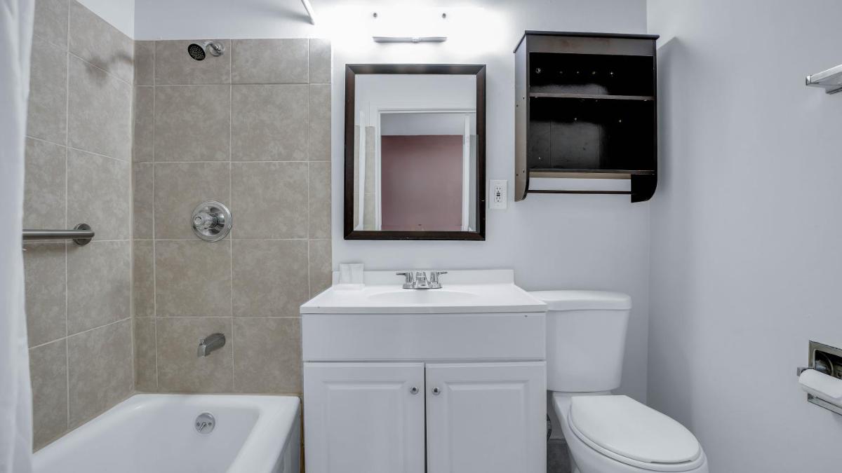 Viking Motel - image 7