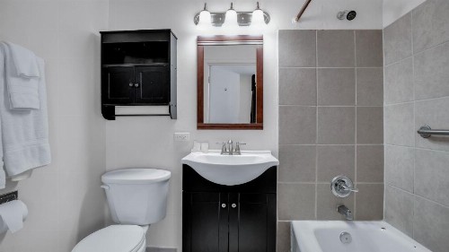 Viking Motel - image 9