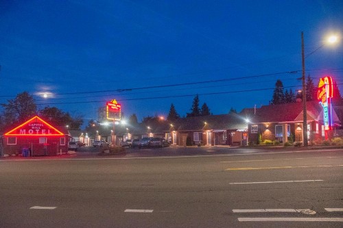 Capitol Hill Motel - image 17