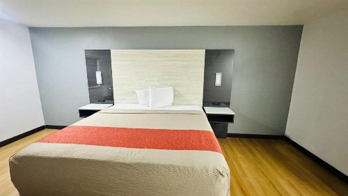 Evergreen Inn & Suites Portland - image 11