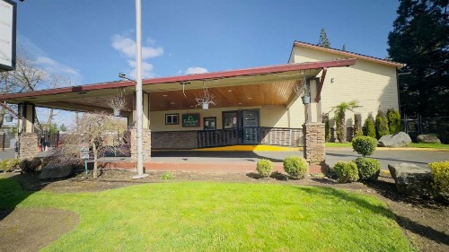 Evergreen Inn & Suites Portland - image 13