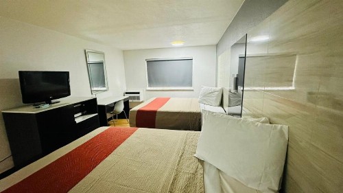 Evergreen Inn & Suites Portland - image 24