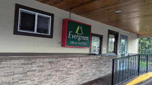 Evergreen Inn & Suites Portland - image 26