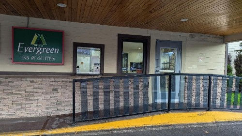 Evergreen Inn & Suites Portland - image 27