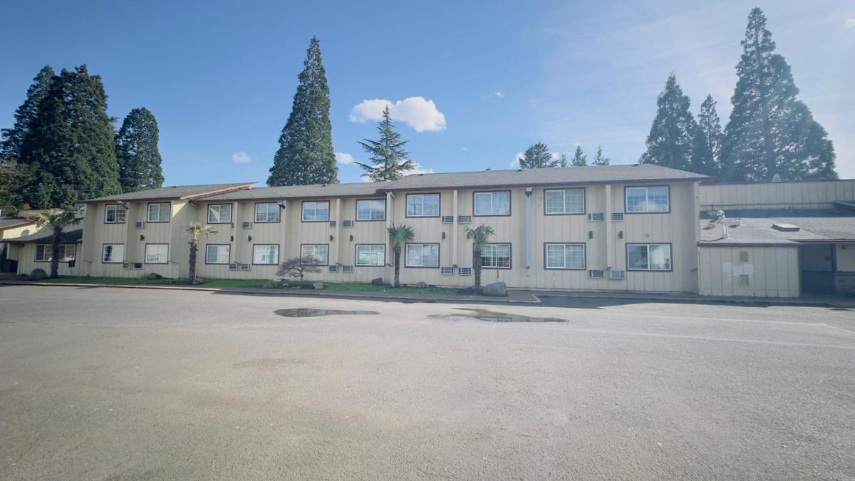 Evergreen Inn & Suites Portland - image 7