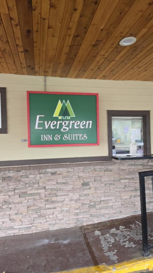 Evergreen Inn & Suites Portland - image 8