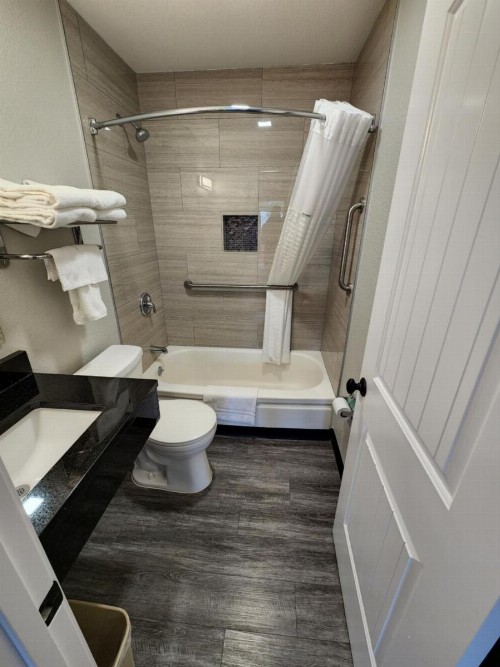 Executive Lodge - image 11