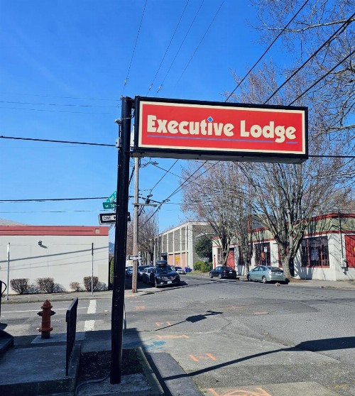 Executive Lodge - image 17